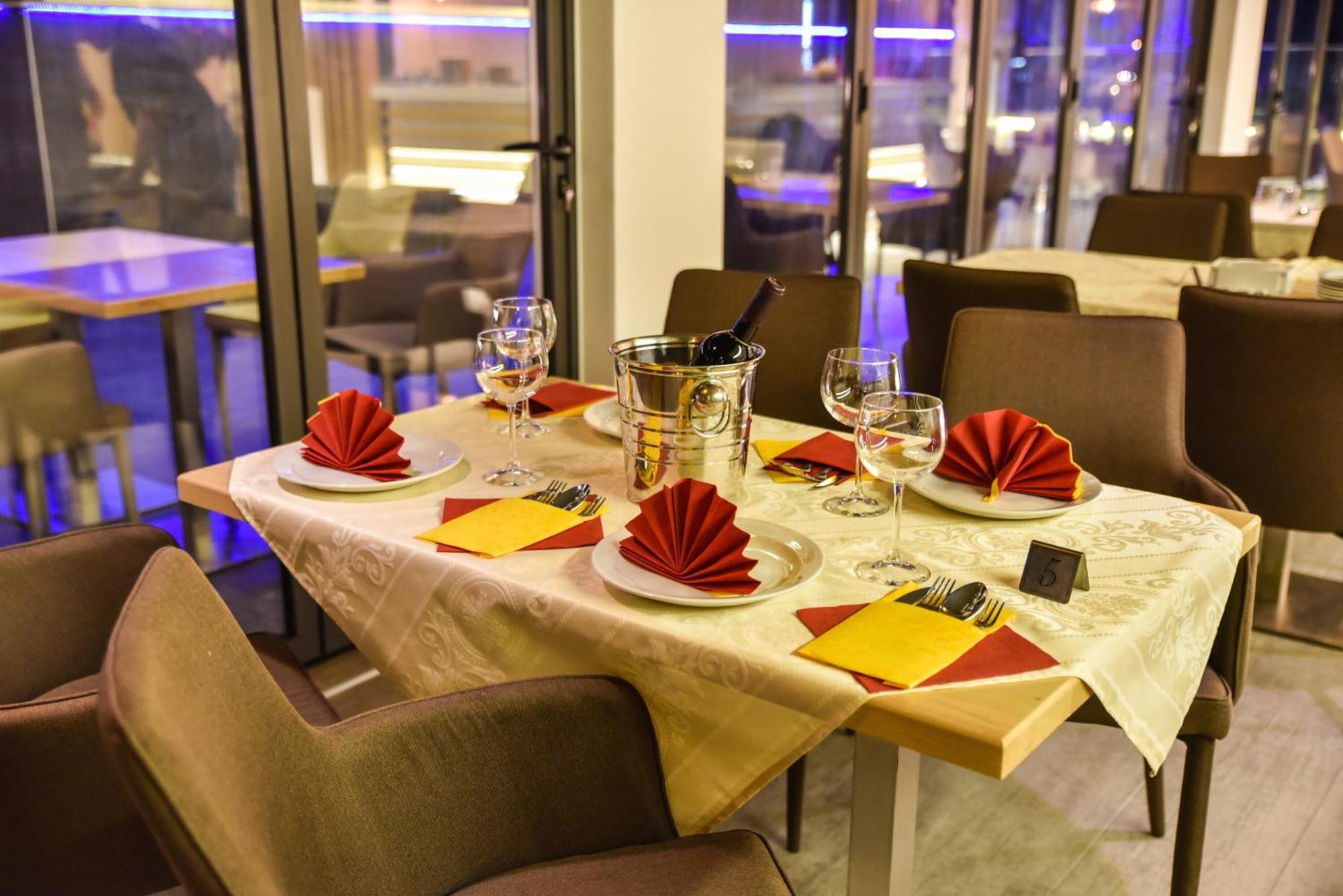 Hotel Evropa Ulcinj Kültér fotó