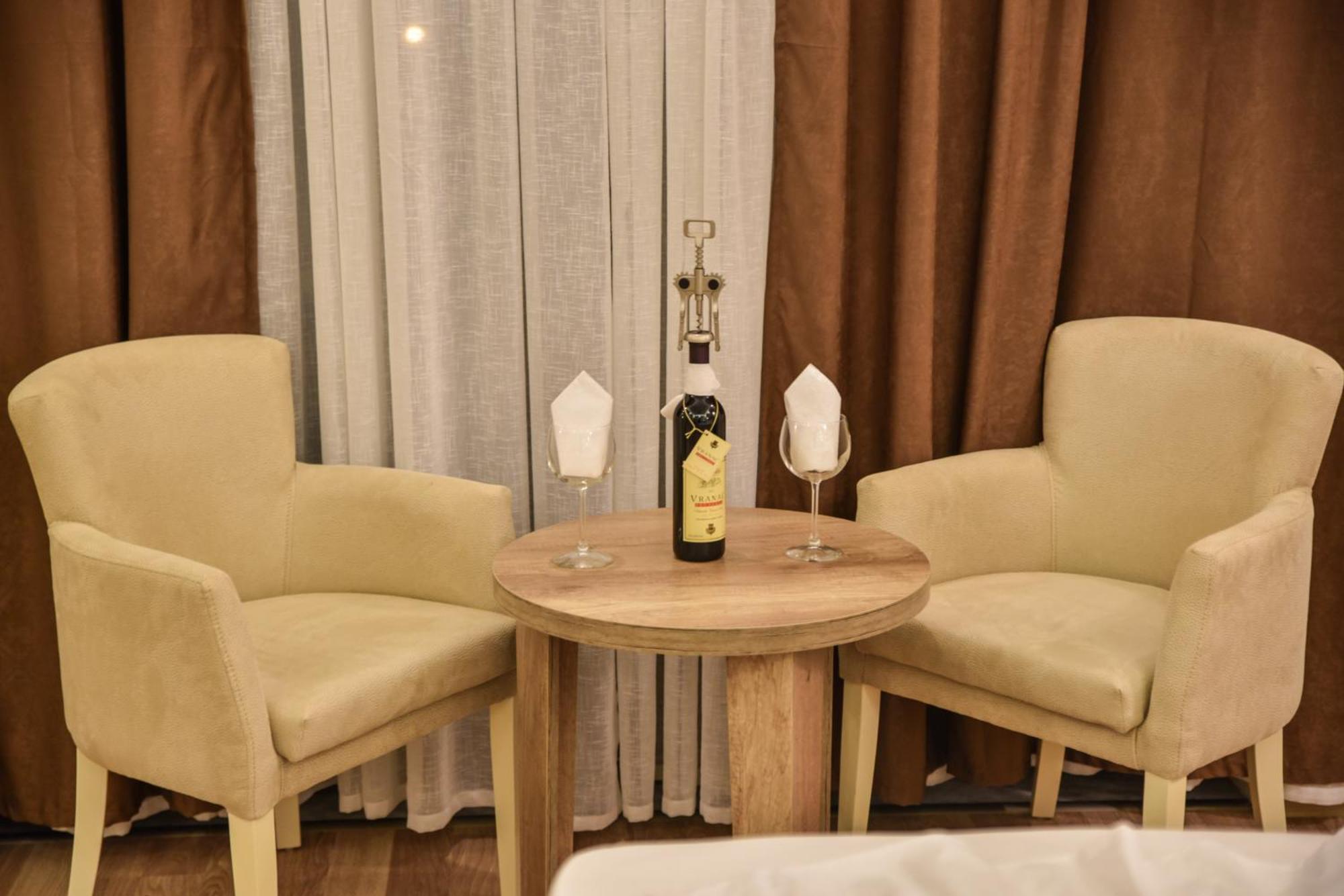 Hotel Evropa Ulcinj Kültér fotó