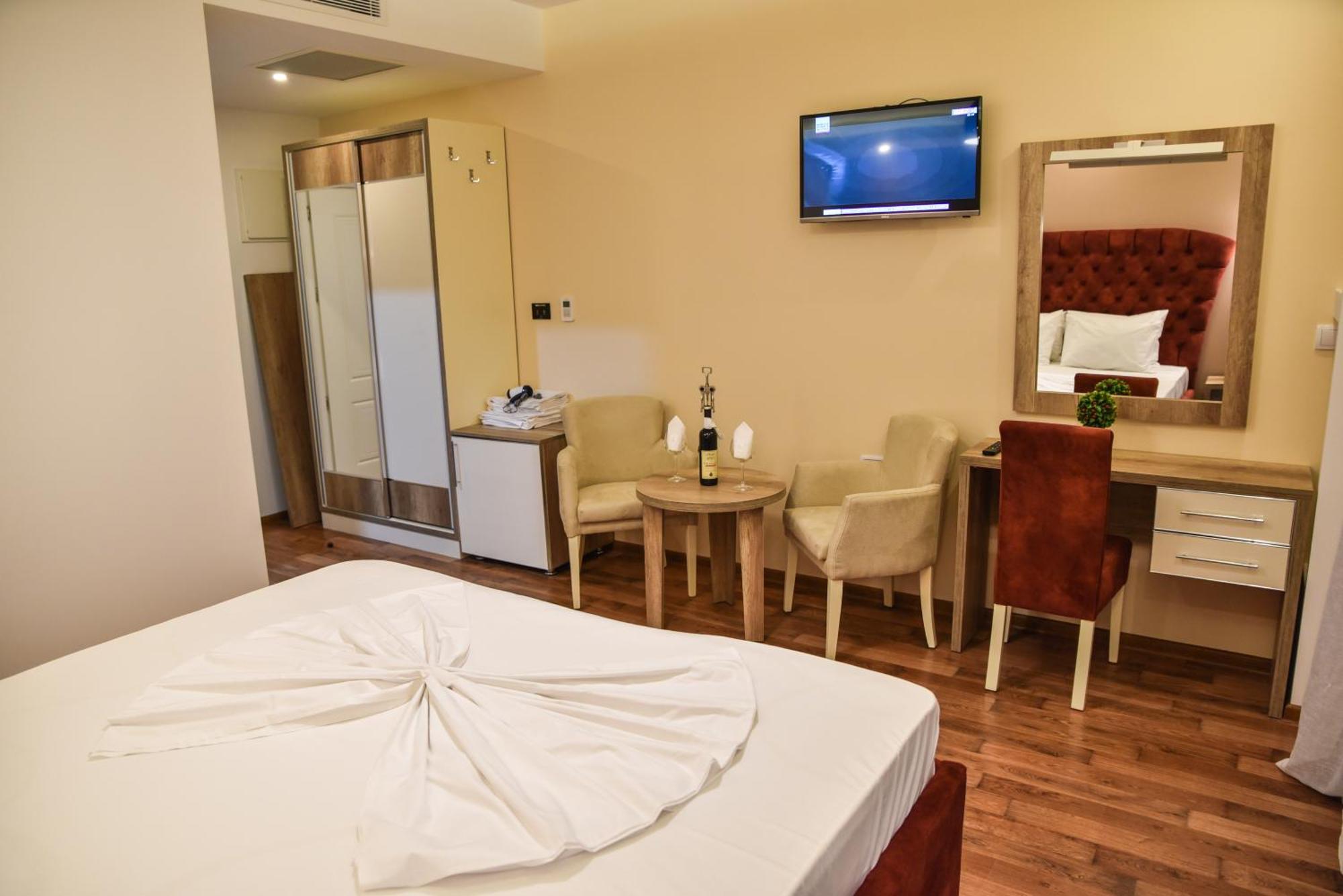 Hotel Evropa Ulcinj Szoba fotó